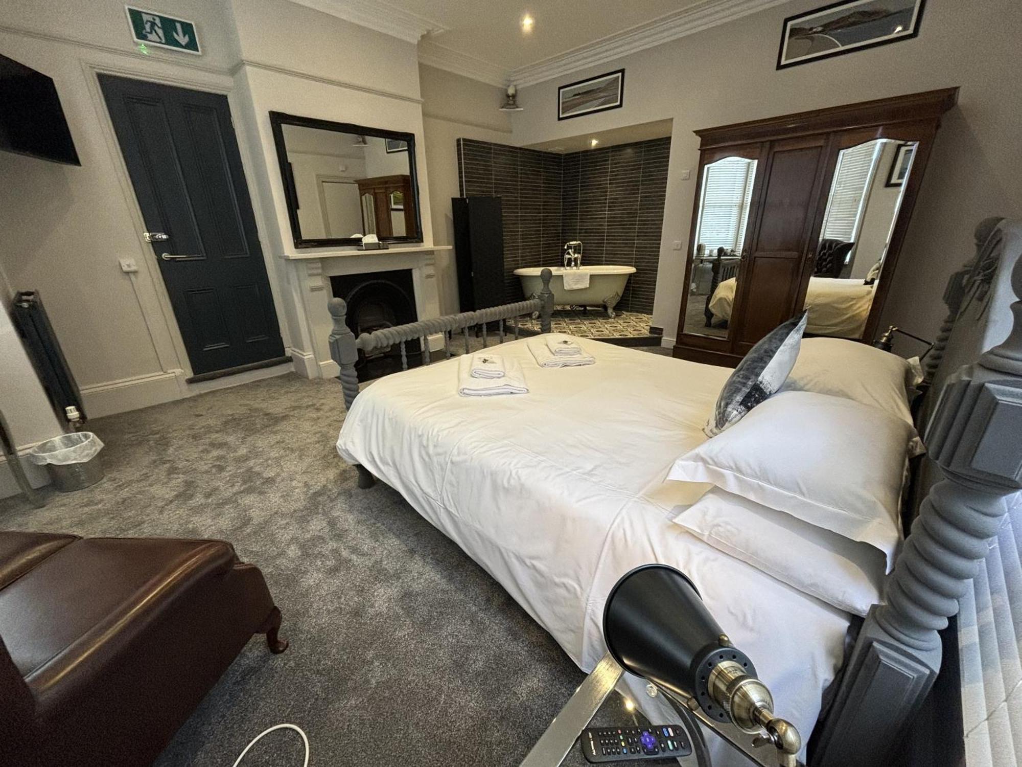 The Chapel House Hotel Scarborough Room photo